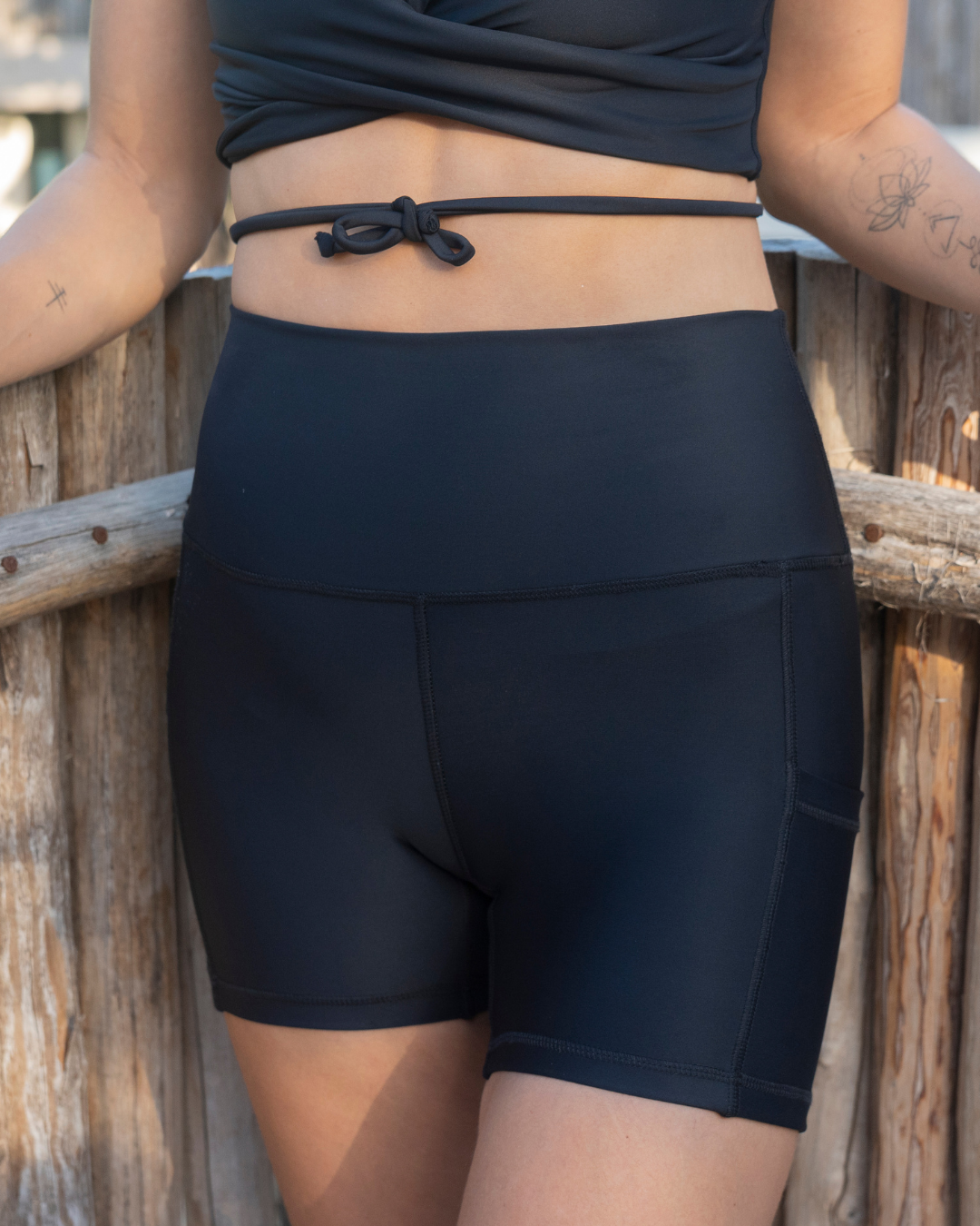 SHORT WITH POCKET BLACK
