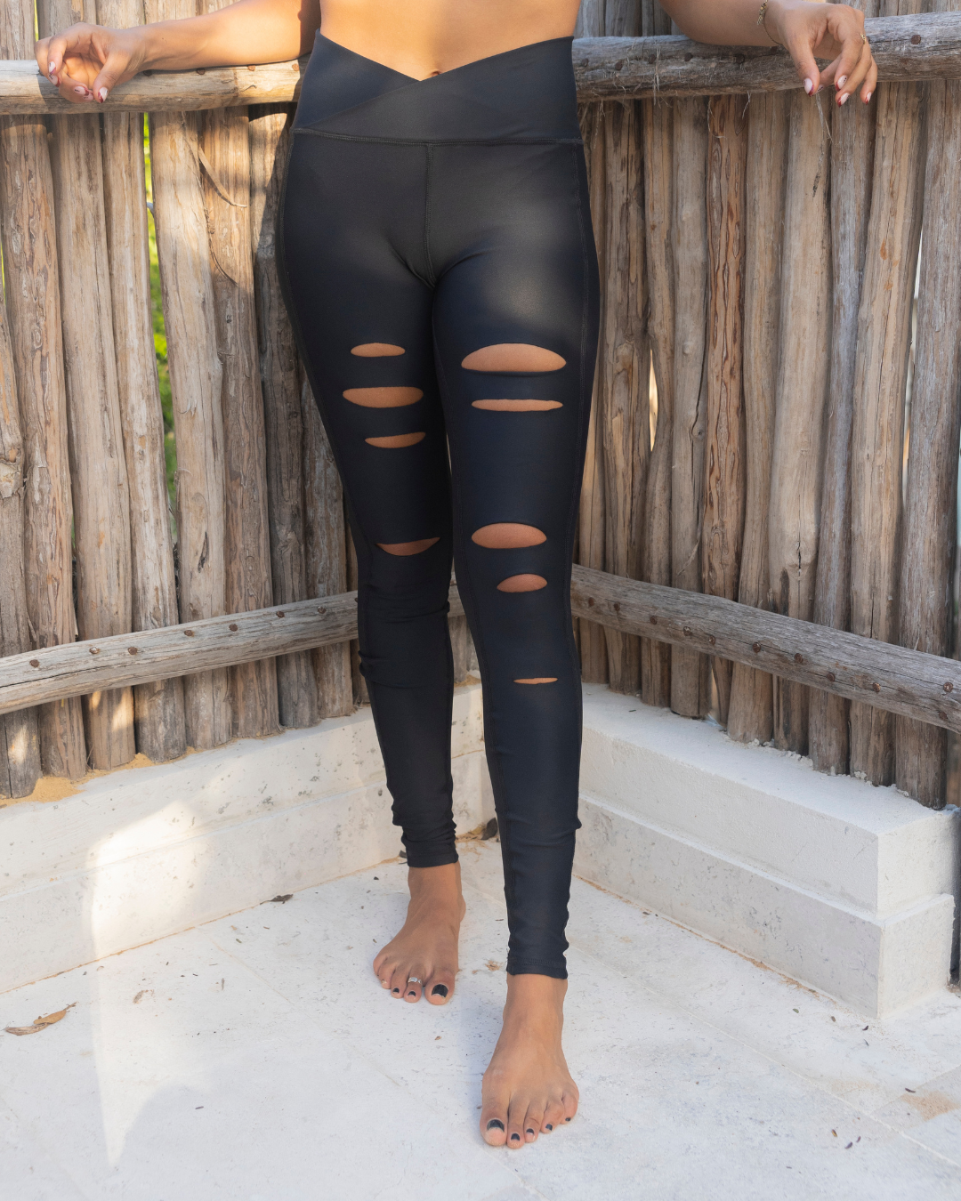 LEGGINGS WITH HOLES BLACK